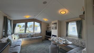 Televisie en een open haard