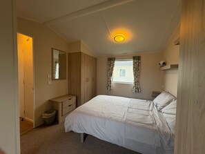 2 bedrooms, bed sheets