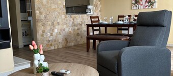 Cozy 3-bedroom townhome with WiFi, AC in fabulous Panamá