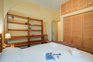 1 bedroom, iron/ironing board, bed sheets - Villa Azzurra Front Beach, Gassin, France (Gassin)
