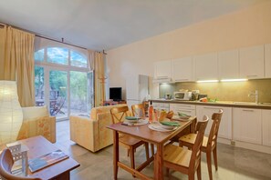 Dining - Villa Azzurra Front Beach - Pool, Gassin, France (Gassin)