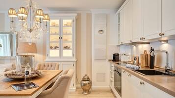 Kühlschrank, Ofen, Herdplatte, Geschirrspüler