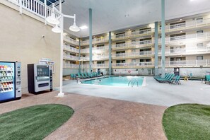 屋内プール、温水プール