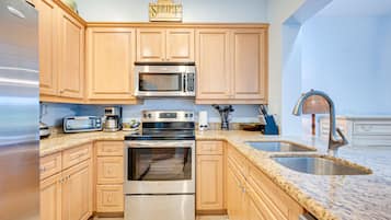 KylskÄp, mikrovÄgsugn, ugn och spishÀll