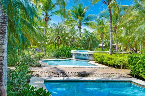 Luxurious 4BR/4BA Townhome in Gated Pacifico Community