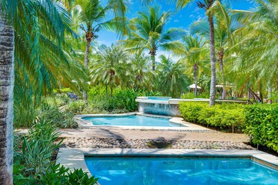 Luxurious 4BR/4BA Townhome in Gated Pacifico Community