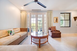 TV - Luxurious 4BR/4BA Townhome in Gated Pacifico Community (Playas del Coco)
