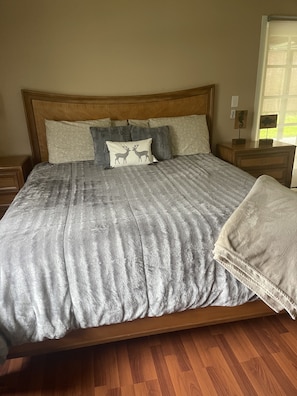 4 habitaciones, tabla de planchar con plancha y wifi gratis 