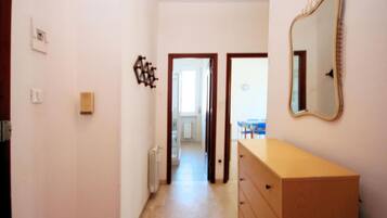 ์ํํธ | 1 ๊ฐ์ ์นจ์ค