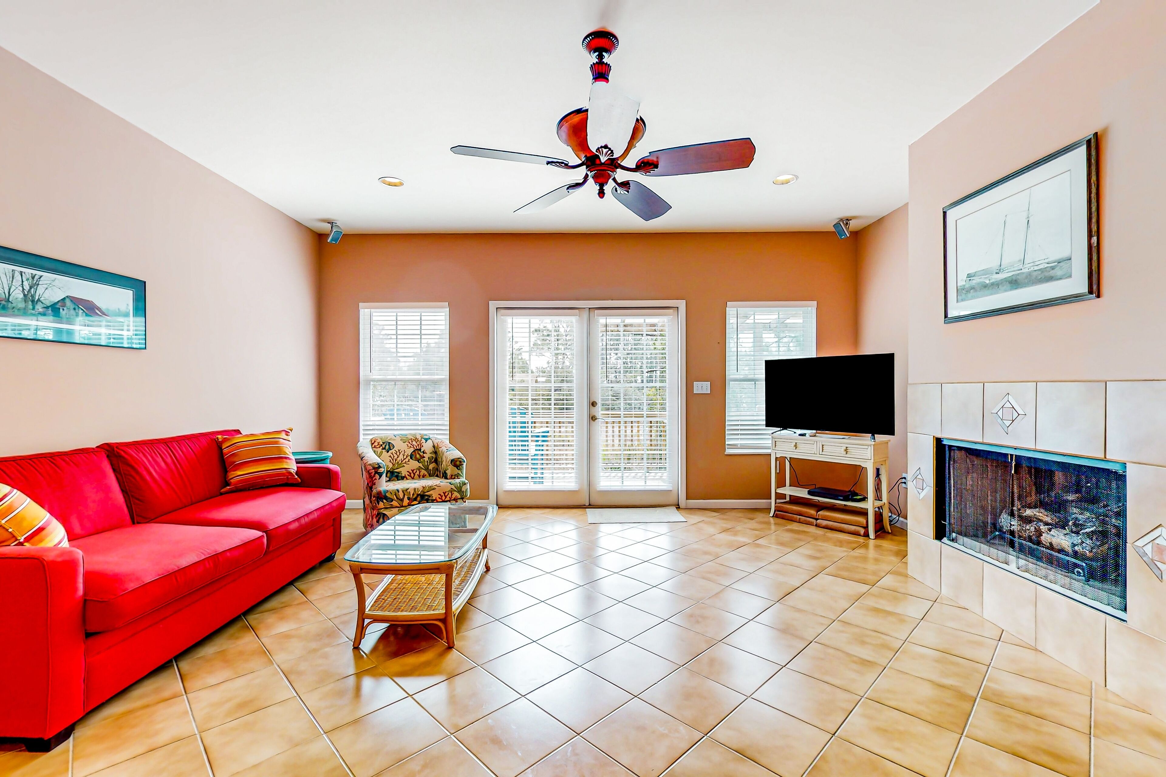 Sunny coastal hideaway with patio, large deck, W/D, & central AC