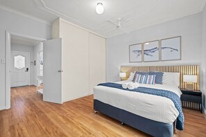 4 bedrooms, desk, iron/ironing board, free WiFi