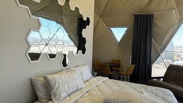Royal Tent | Premium bedding, individually decorated, individually furnished