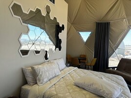 Royal Tent | Premium bedding, individually decorated, individually furnished