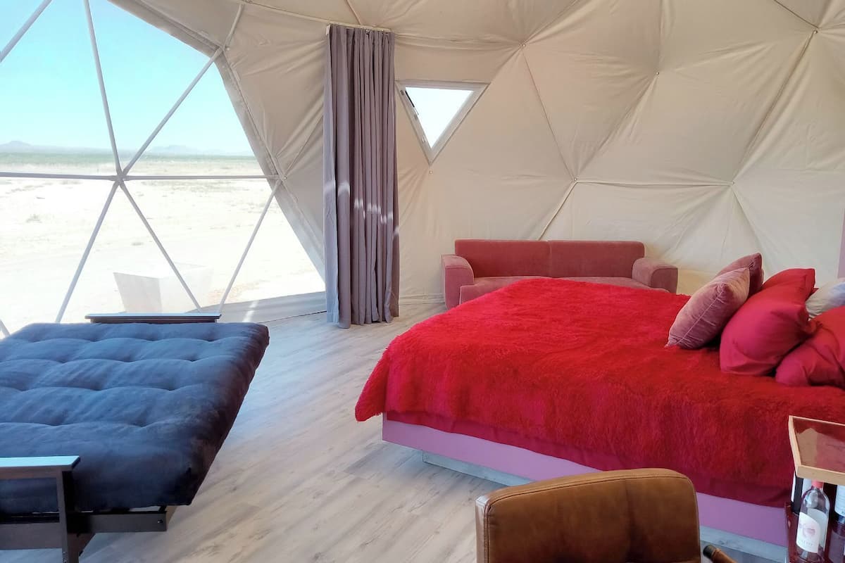 Design Tent | Premium bedding, individually decorated, individually furnished