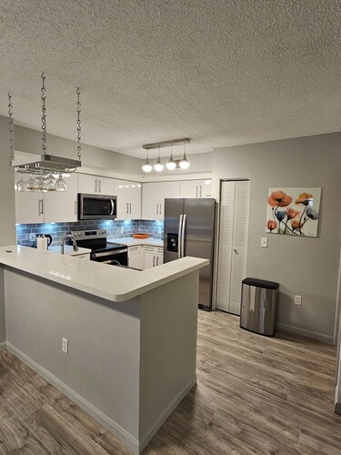 New Reno Hollywood,FL-3M Rental-2BDR 2 BTH