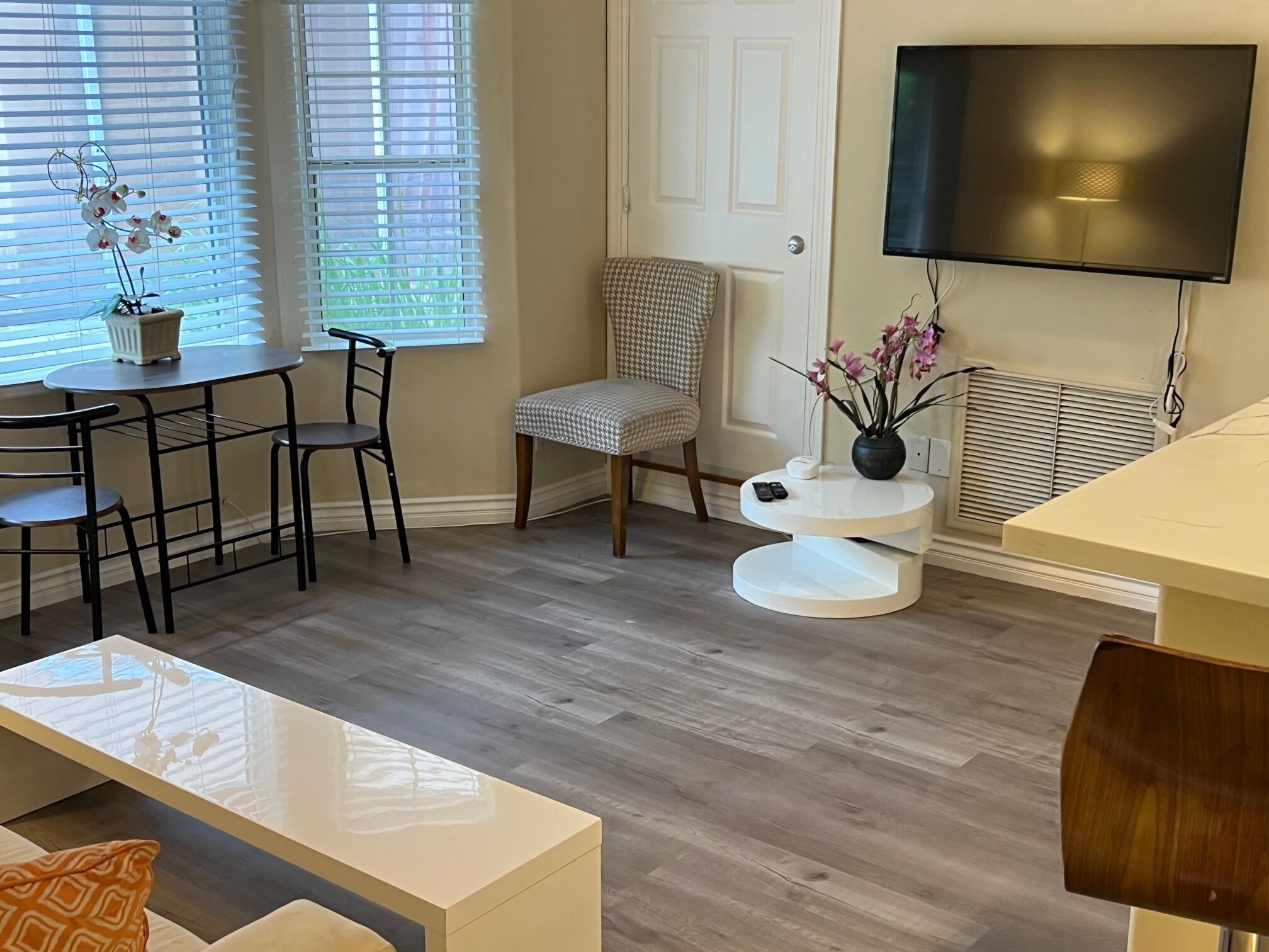 Private GH home for 4 with TV, AC and WiFi close to Universal Studio/ Hollywood