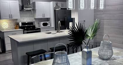 Coastal Home close to Beach,Luxurious Layout ,Resort Style Pool, Hot Tub,