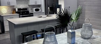 Coastal Home close to Beach,Luxurious Layout ,Resort Style Pool, Hot Tub,