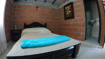 Basic Cottage | 4 bedrooms, free WiFi