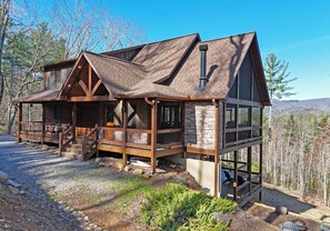 Exterior - Mountain Oasis- Luxury Cabin| Hot Tub | Great View (Blue Ridge)