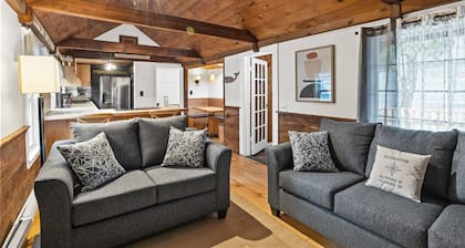 Plymouth Charm: Spacious Home, Firepit, Dog-Friendly, Walk to Harbor, Restaurants, and Shopping