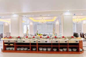 Free daily buffet breakfast - SC Luxury Hotel (Ha Long)