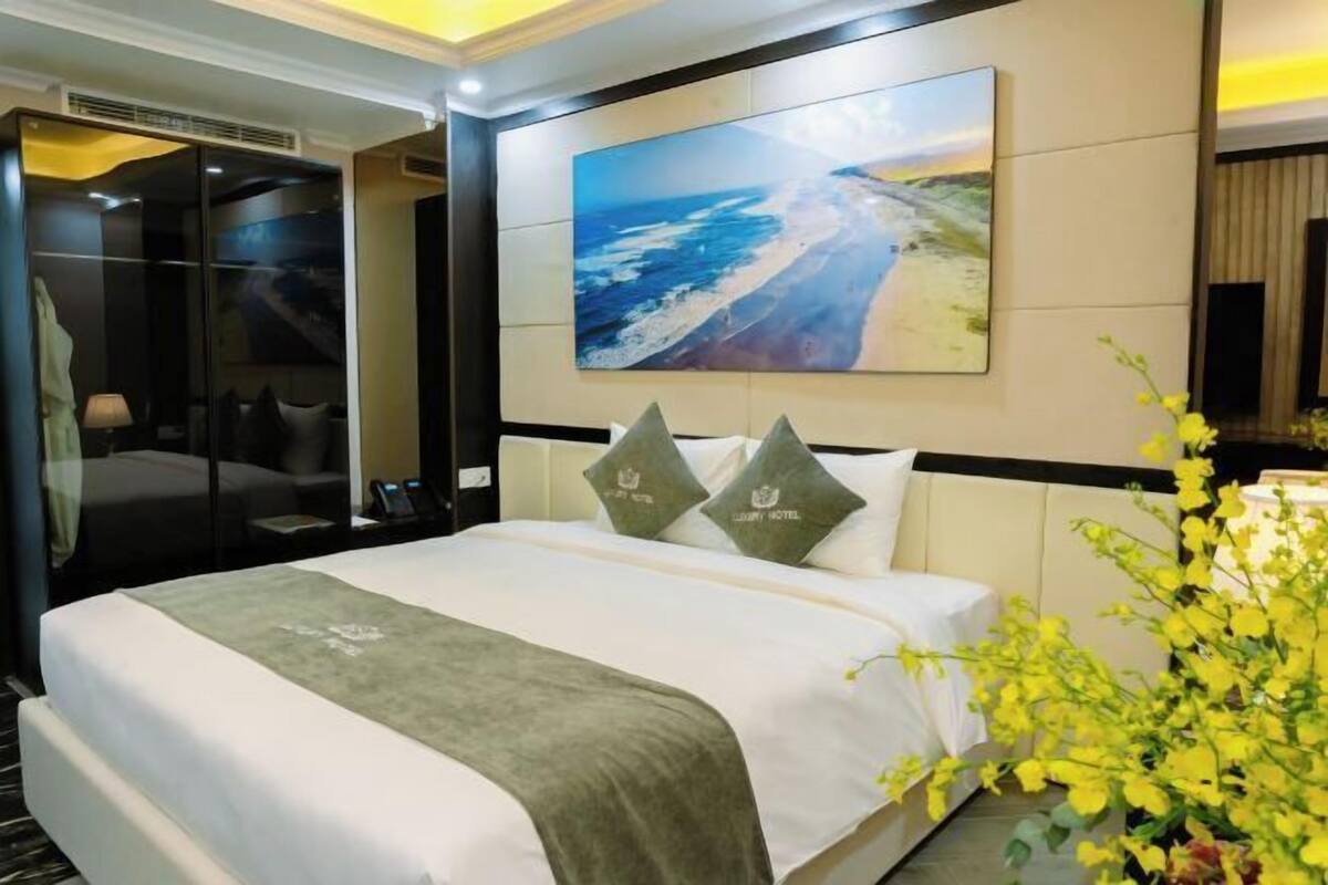 1 bedroom, in-room safe, blackout curtains, free WiFi