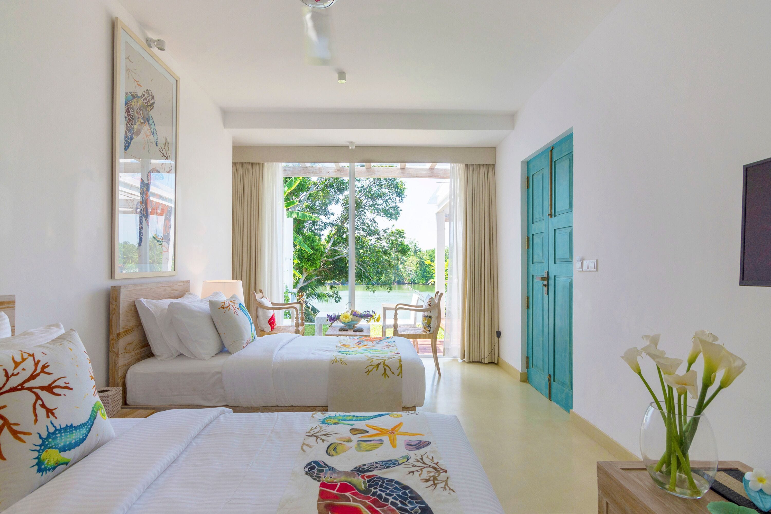 Ropa de cama de alta calidad y minibar 