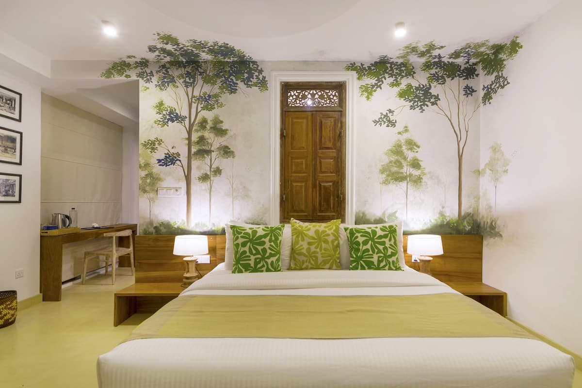 Superior Double Room, Pool View | Premium bedding, minibar, in-room safe, desk