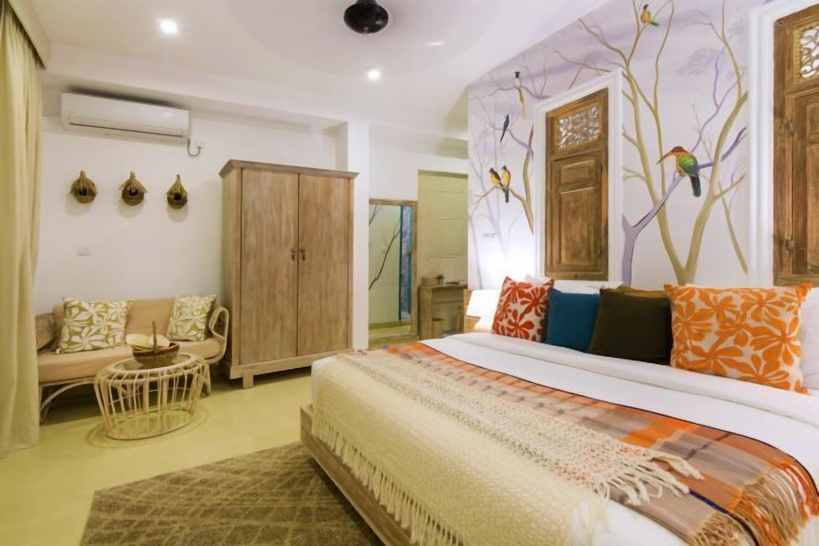 Ropa de cama de alta calidad y minibar 