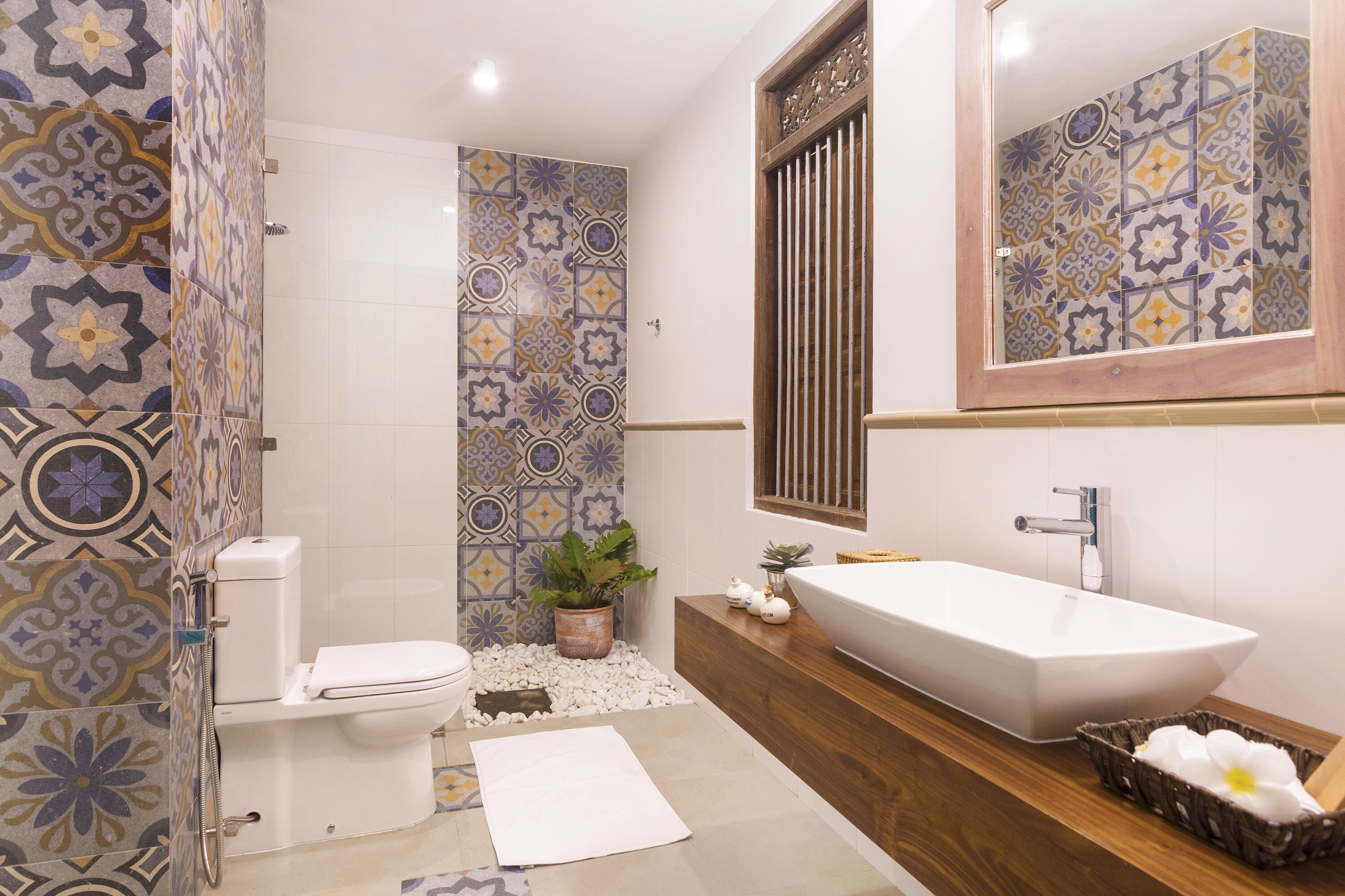 A bathroom with a toilet, shower, and sink.