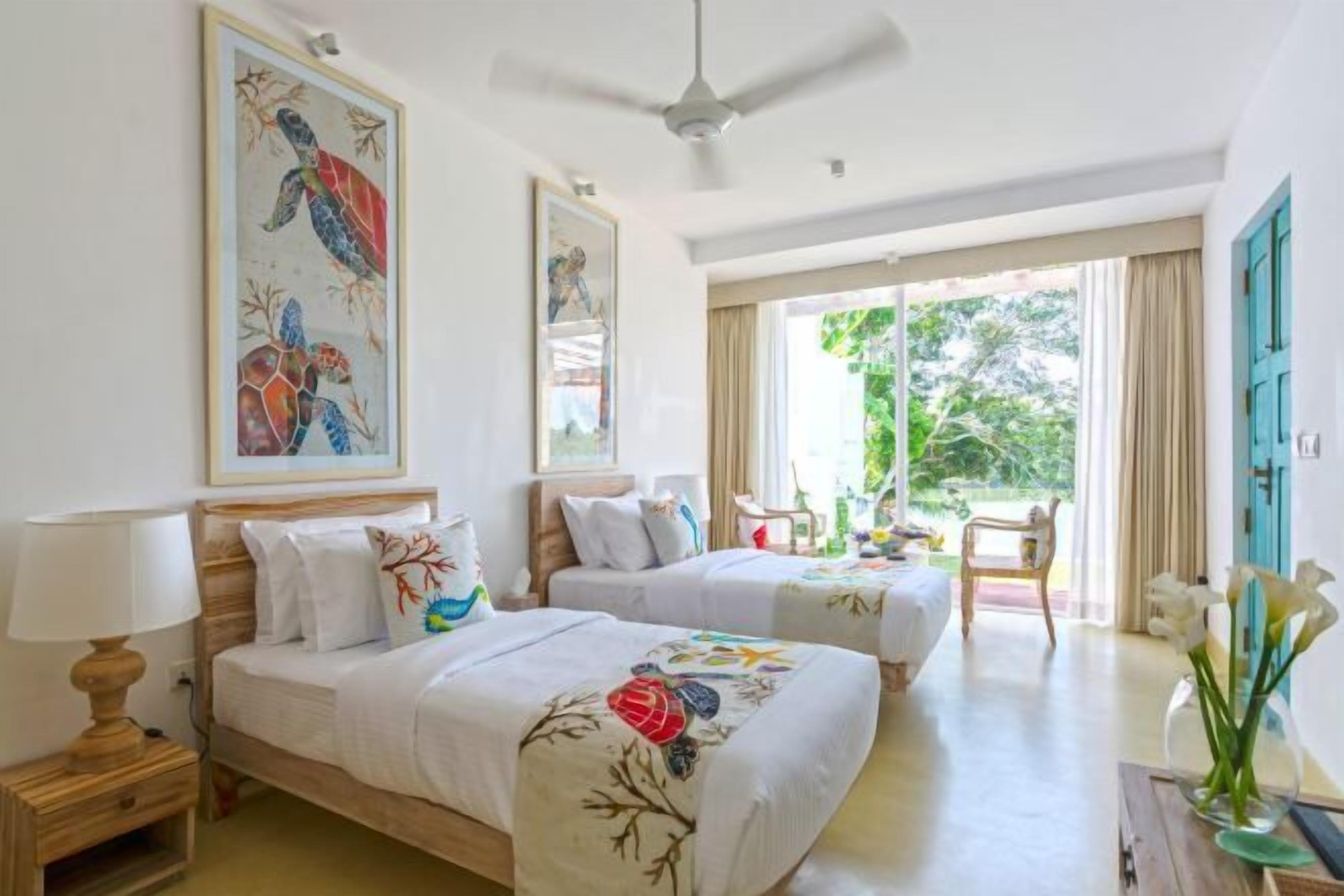 Ropa de cama de alta calidad y minibar 