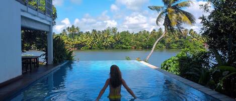 Alberca al aire libre