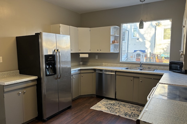 Frigorífic, microones, forn i placa de cuina