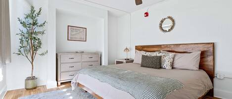 1 bedroom, desk, WiFi, bed sheets