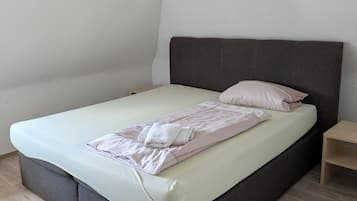 2 bedrooms, desk, iron/ironing board, free WiFi