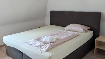 2 bedrooms, free WiFi, bed sheets