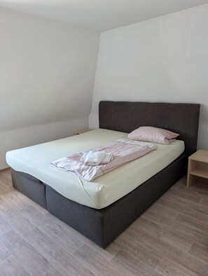 2 habitaciones, wifi gratis y ropa de cama