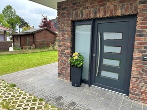 Exterior detail - Apartment "Am Tillysee in Wardenburg" with Private Terrace & Wi-Fi (Wardenburg)