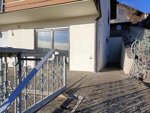 Exterior detail - Apartment 'Bamboleo' with Shared Terrace, Private Garden and Wi-Fi (Veringendorf)