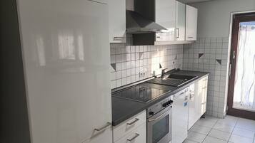 Kühlschrank, Ofen, Herdplatte, Geschirrspüler