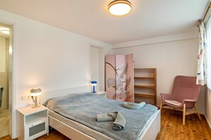 1 habitación, tabla de planchar con plancha, wifi gratis y ropa de cama 
