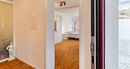 Studio Apartment ' In der Stadt und Natur' with Wi-Fi