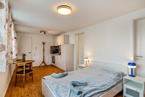 1 bedroom, iron/ironing board, free WiFi, bed sheets - Studio Apartment ' In der Stadt und Natur' with Wi-Fi (Calw)