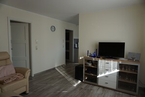 Interior - Holiday Home 'Müritz - Domizil' with Private Terrace and Wi-Fi (Waren (Müritz))