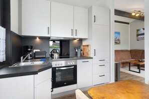 Fridge, oven, stovetop, dishwasher