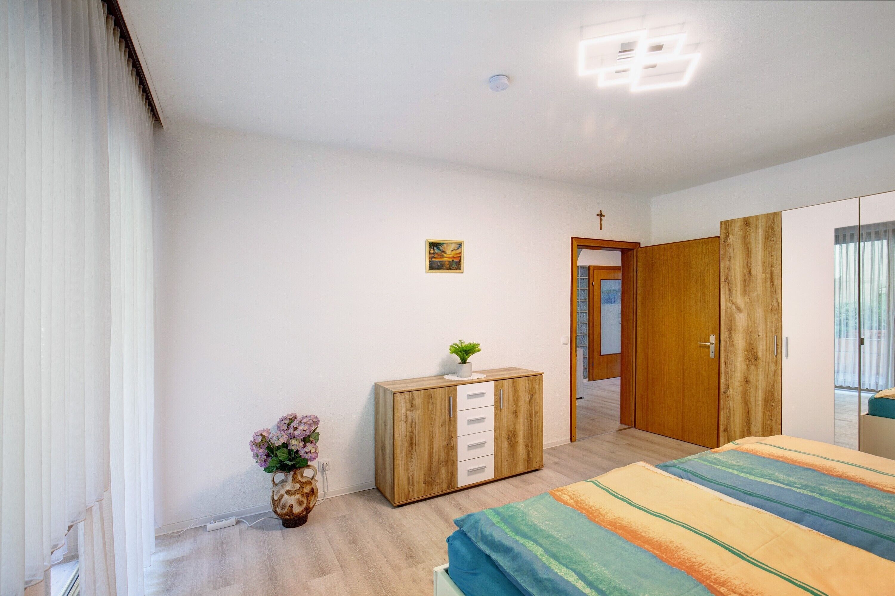 1 habitación, tabla de planchar con plancha, wifi gratis y ropa de cama 