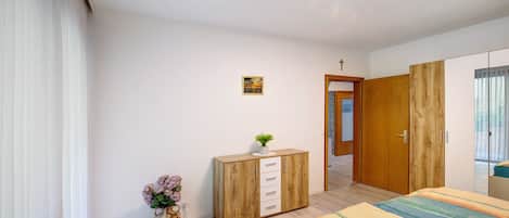 1 chambre, fer et planche Ă repasser, Wi-Fi gratuit, draps fournis