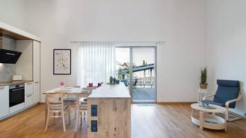 KĂŒhlschrank, Mikrowelle, Ofen, Herdplatte