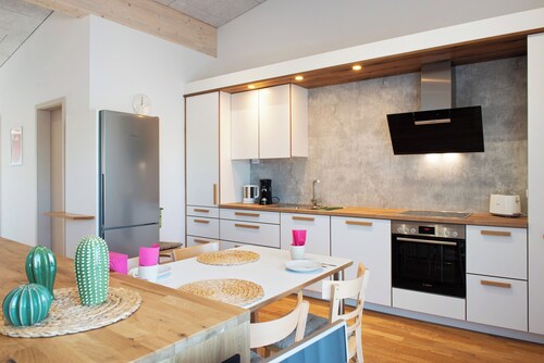 Apartment 'Wohnung Buche' with Shared Terrace, Balcony and Wi-Fi